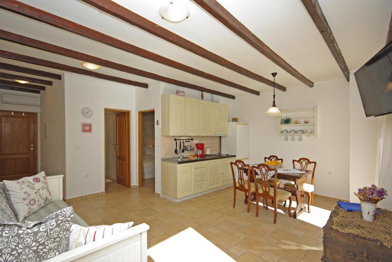 Appartement Steinhaus Dalmatien à Podaca Extérieur photo