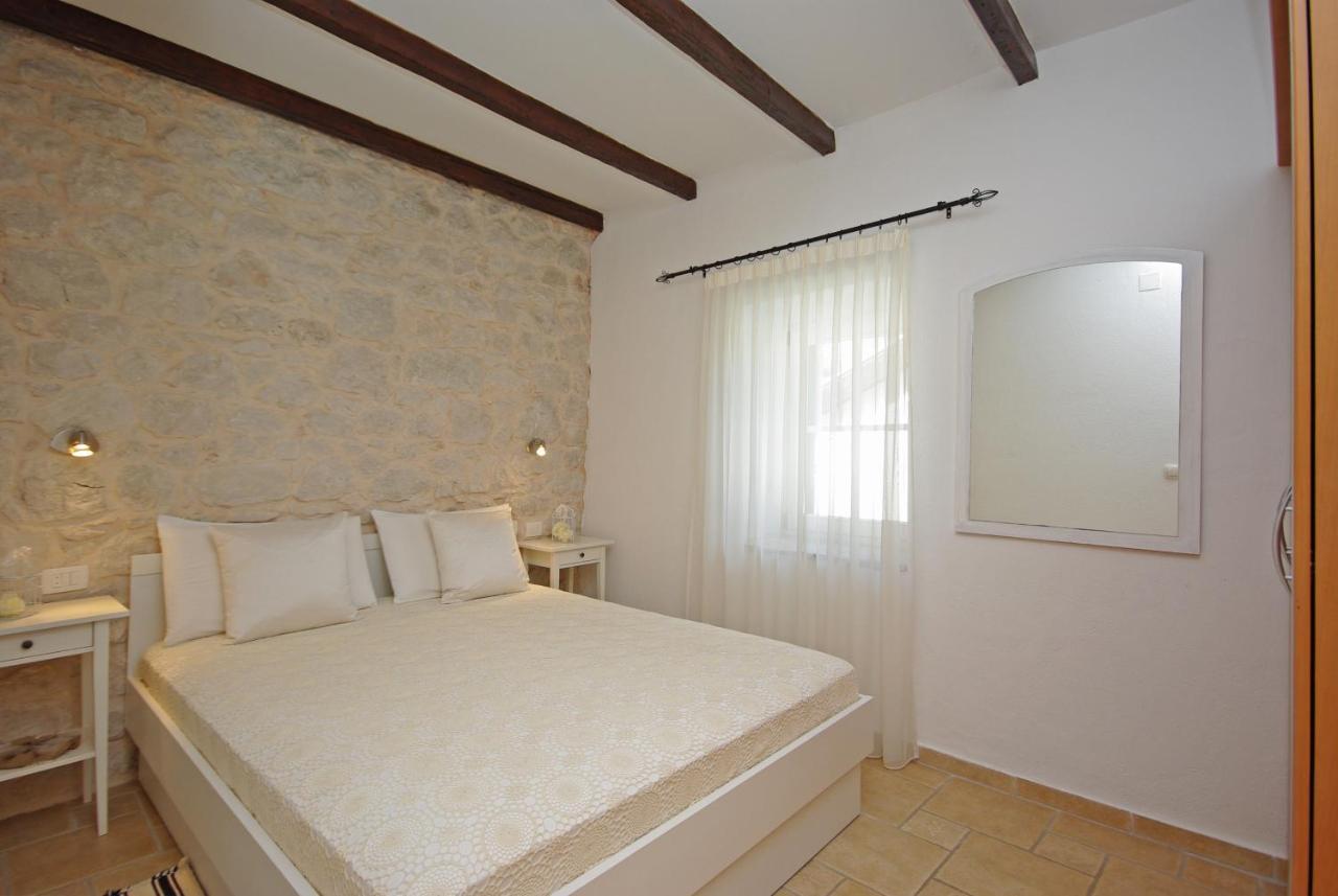 Appartement Steinhaus Dalmatien à Podaca Extérieur photo