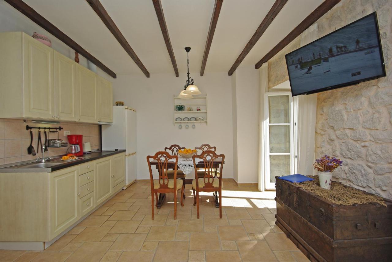 Appartement Steinhaus Dalmatien à Podaca Extérieur photo