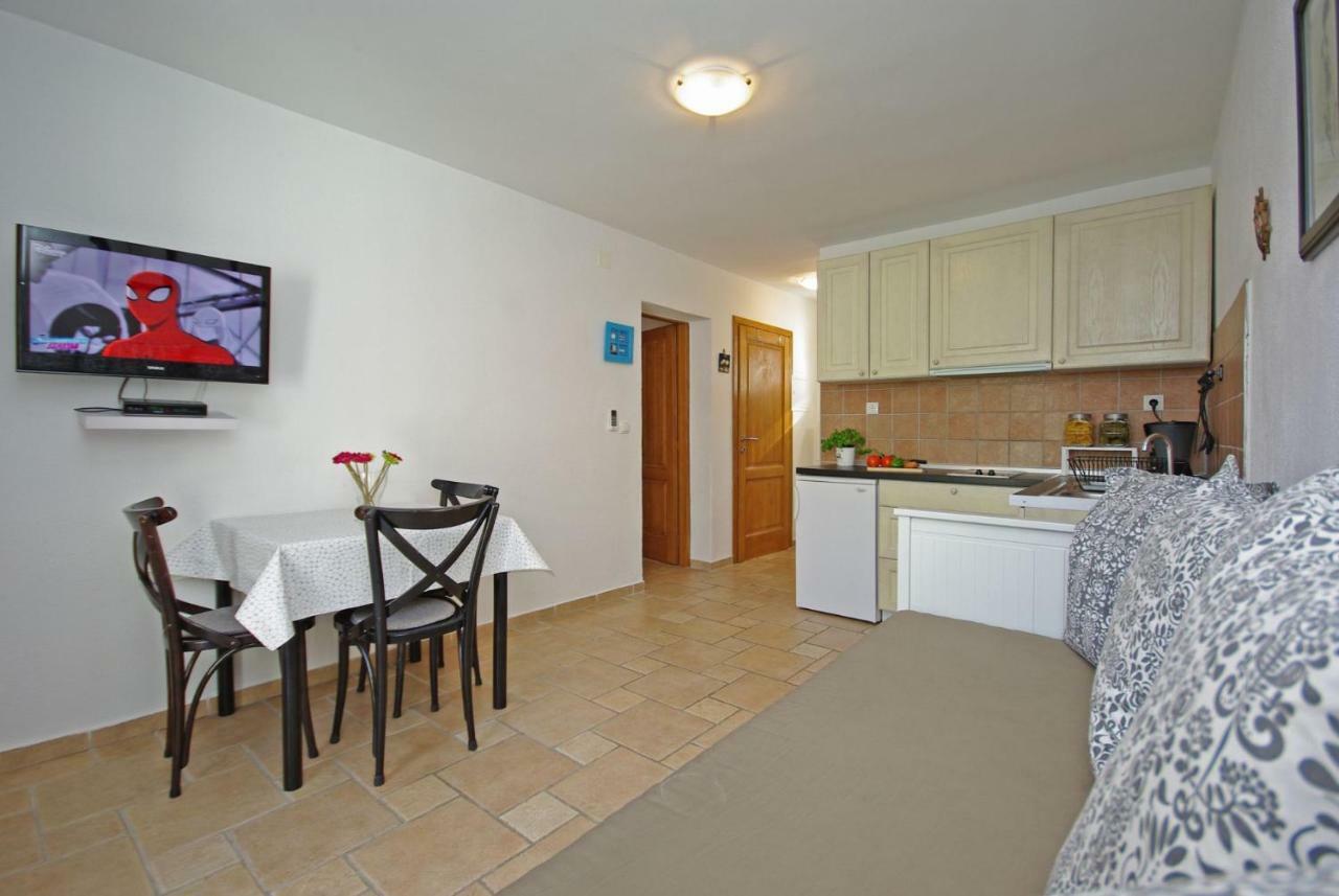 Appartement Steinhaus Dalmatien à Podaca Extérieur photo